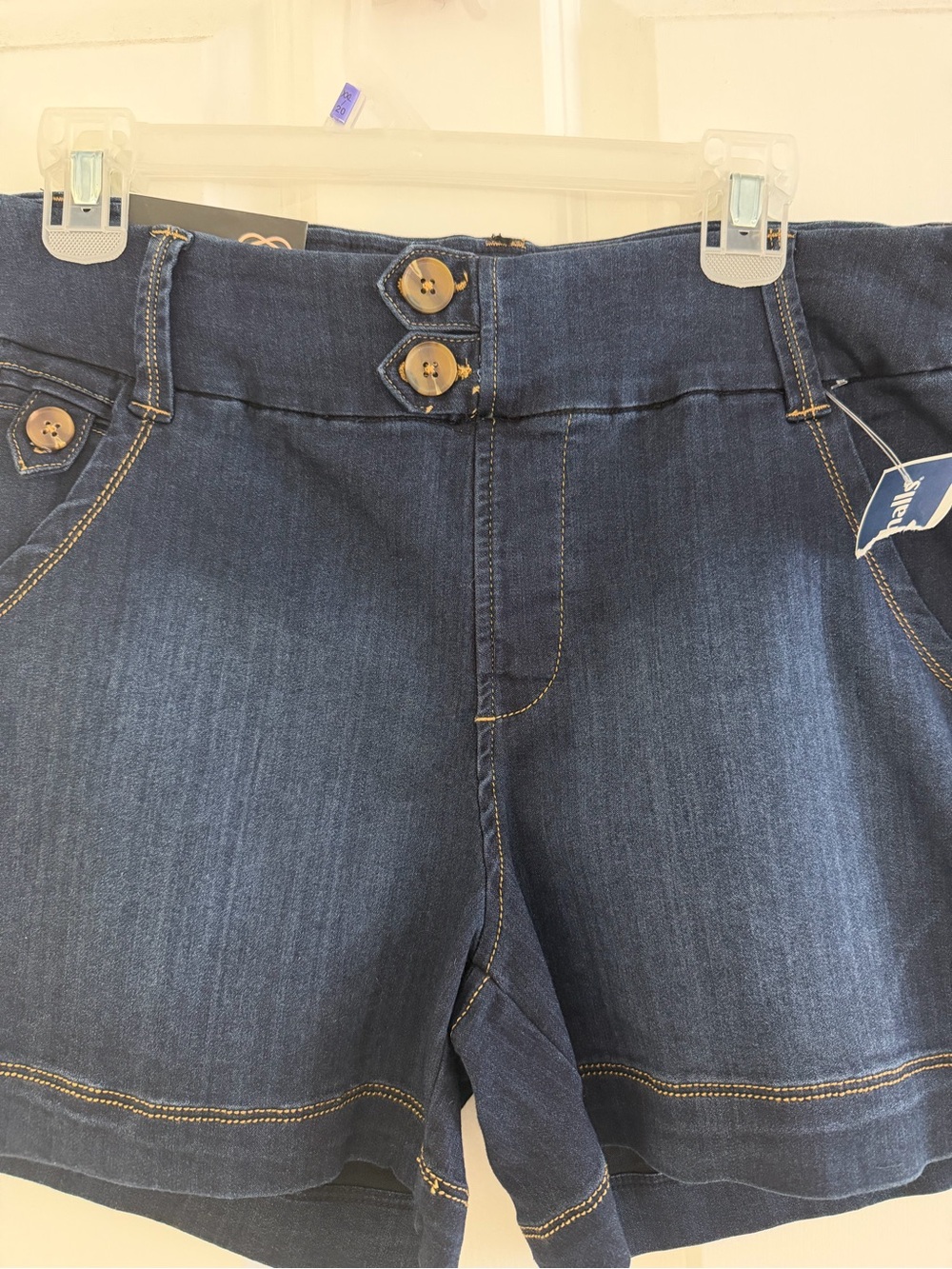 Shorts - Picture 2 of 4